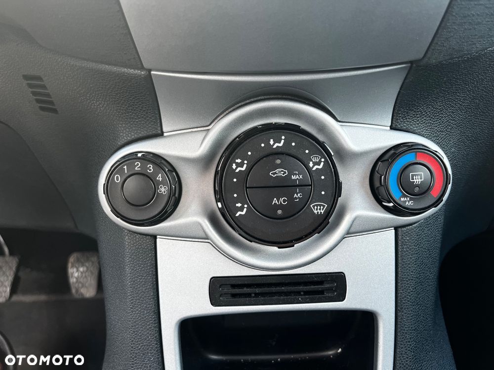 Ford Fiesta - 28