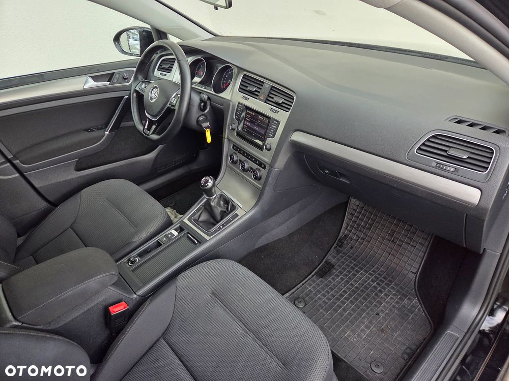 Volkswagen Golf - 10
