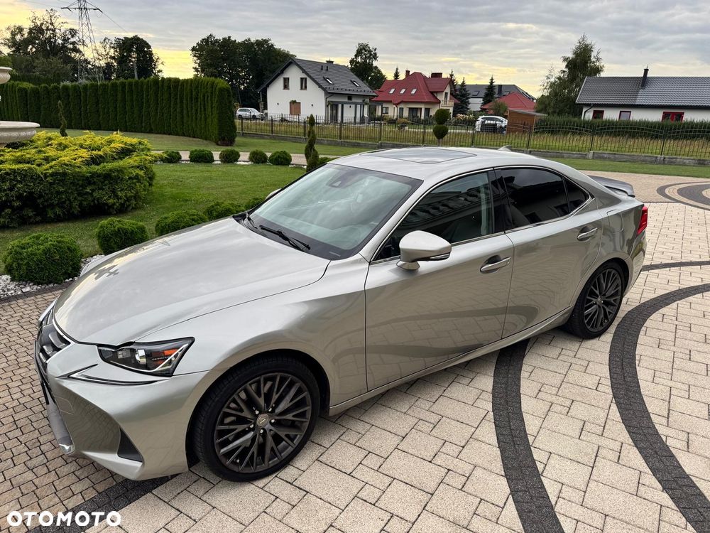 Lexus IS - 13
