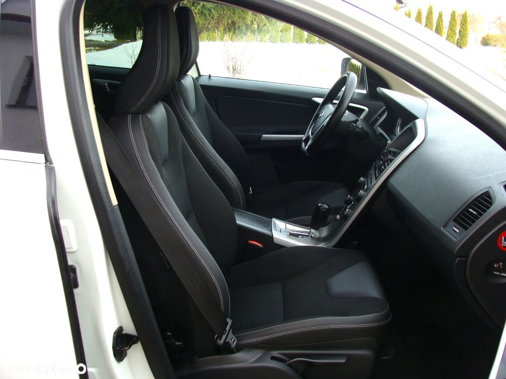 Volvo XC 60 D5 AWD Momentum - 10