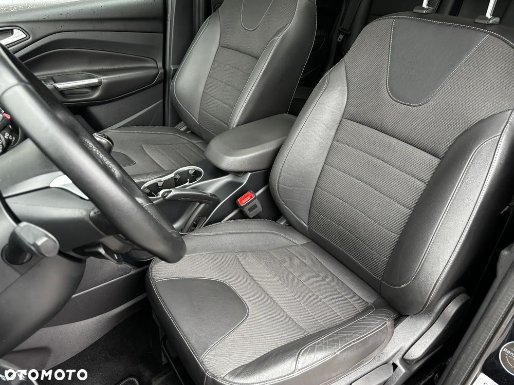 Ford Kuga 2.0 TDCi 2x4 Titanium - 18