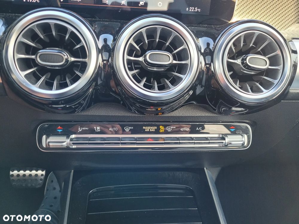 Mercedes-Benz GLB 250 4-Matic AMG Line 8G-DCT - 11