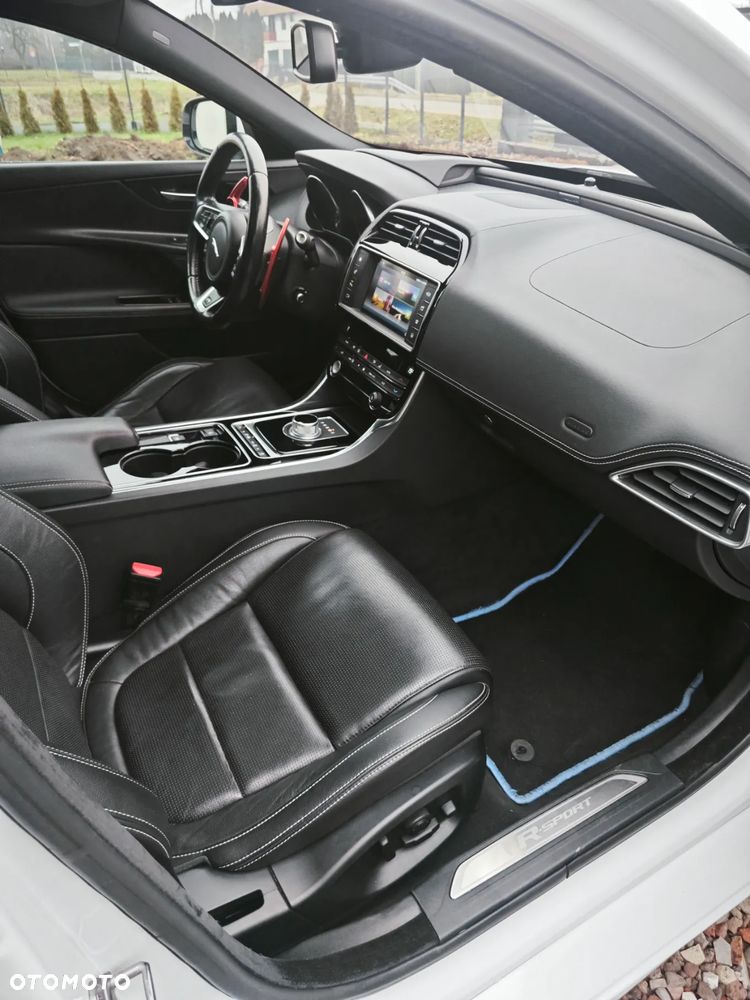 Jaguar XE 20d R-Sport Ingenium Edition - 27