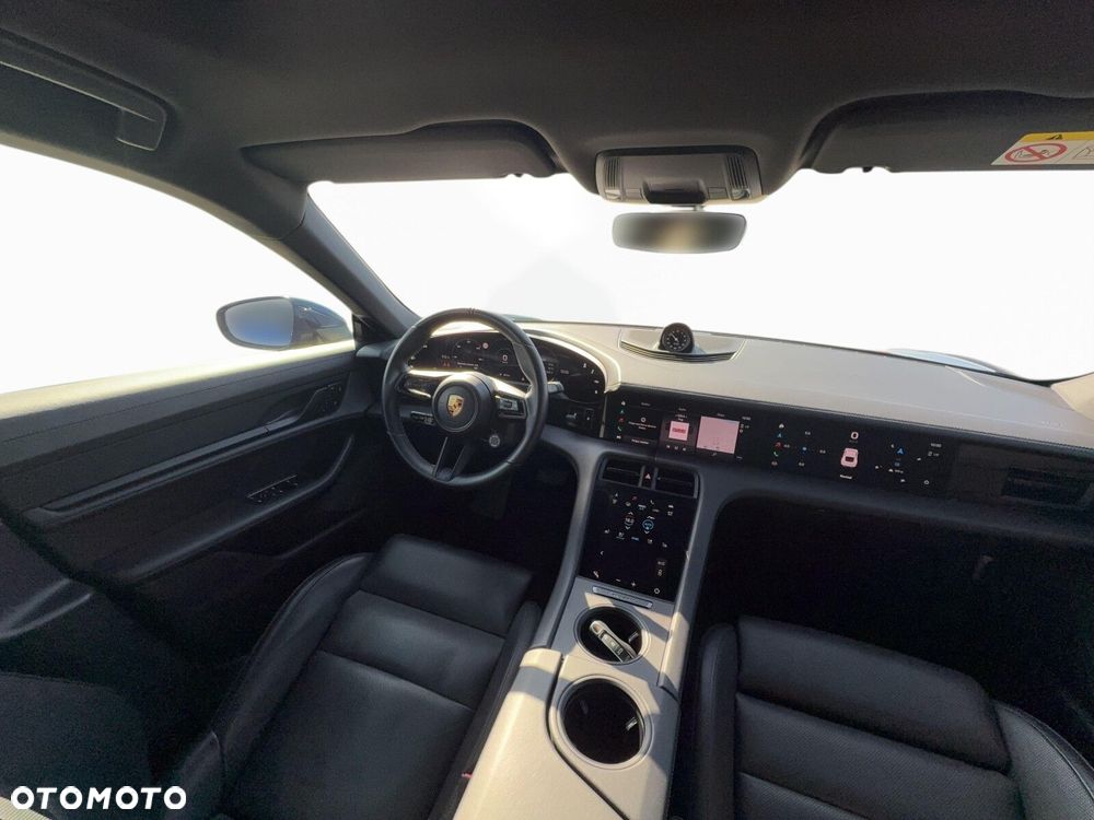 Porsche Taycan - 15