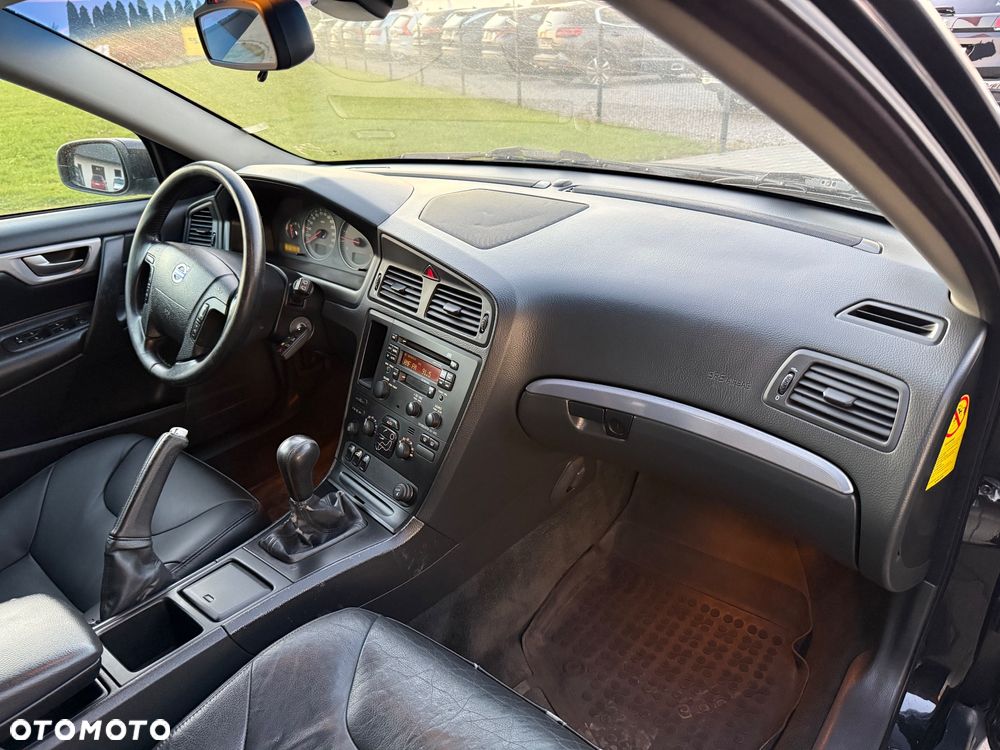 Volvo V70 2.4 D Momentum - 22