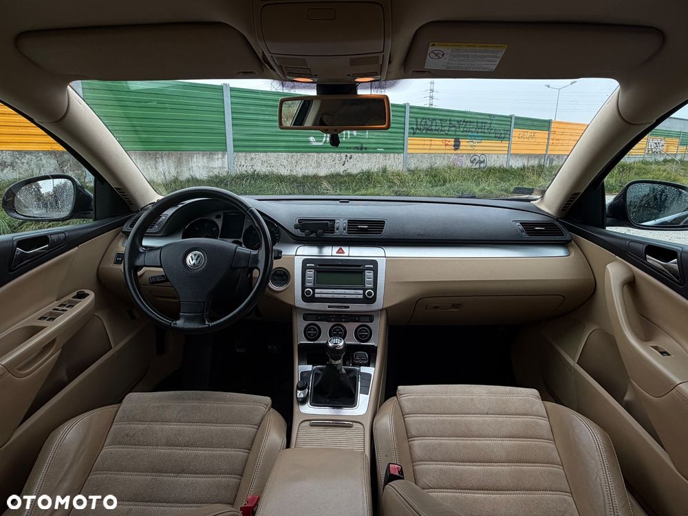 Volkswagen Passat 2.0 TDI Highline - 18