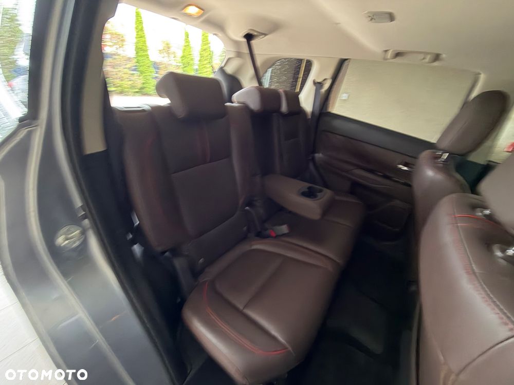 Mitsubishi Outlander Intense + - 10