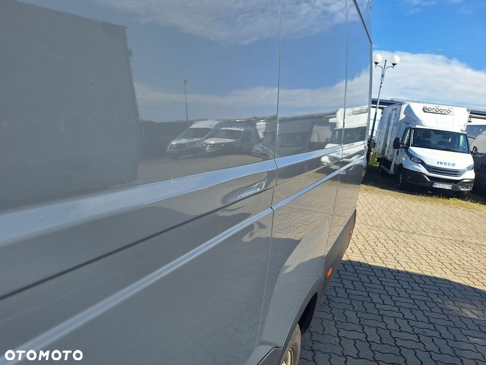 Iveco Daily 35S18 HiMatic furgon 16m blaszak automat FV23% MAXI - 26