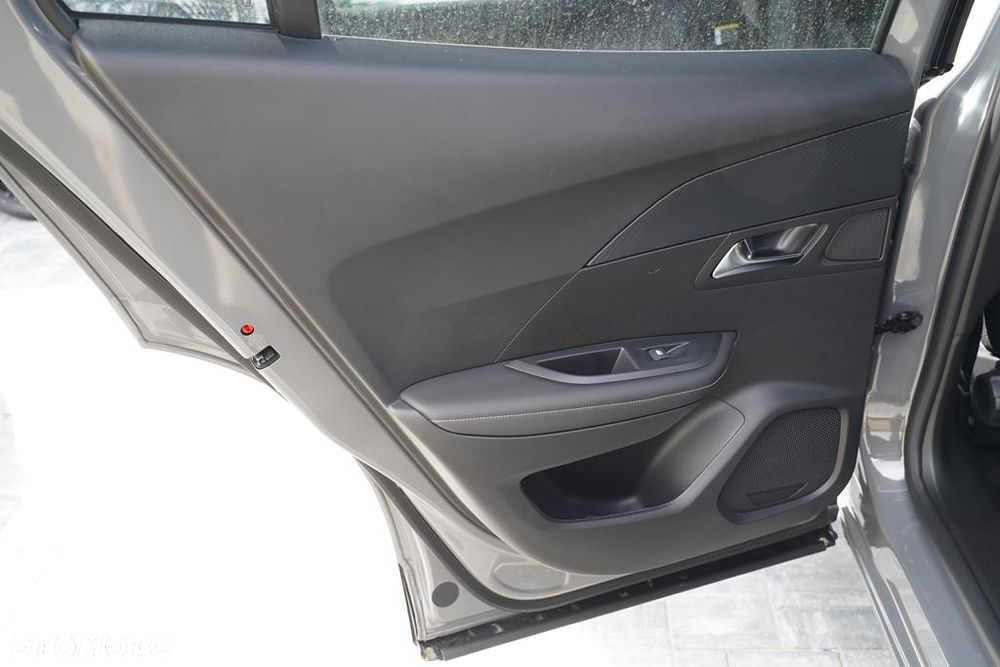 Peugeot 2008 PureTech mHEV Allure e-DCS6 - 7