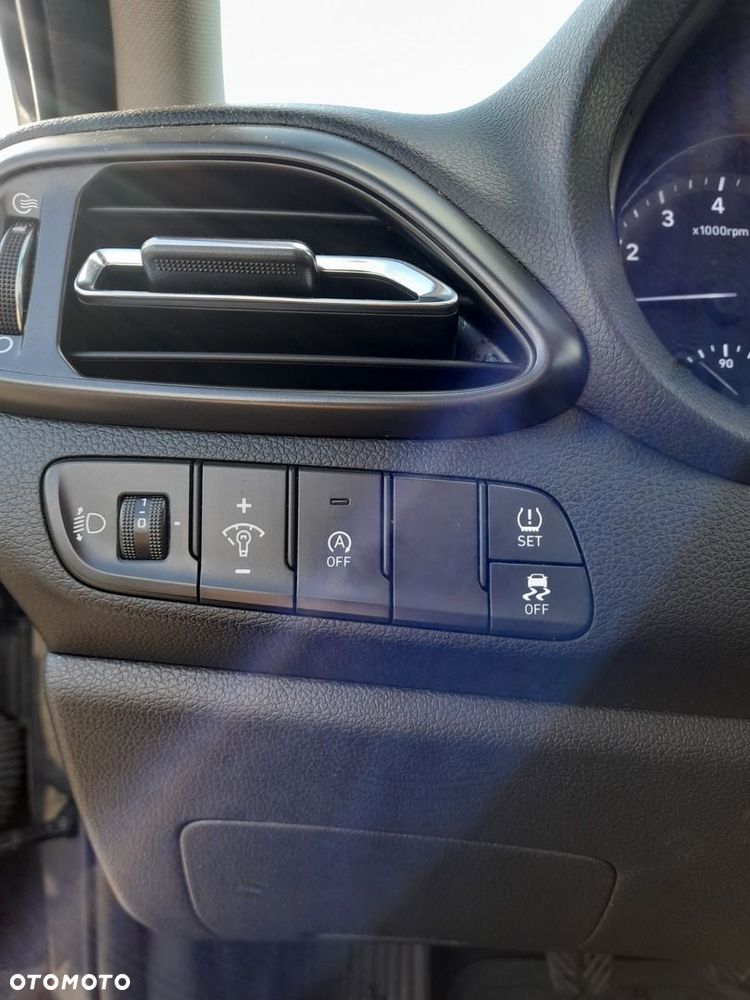 Hyundai i30 1.5 DPI Comfort - 12