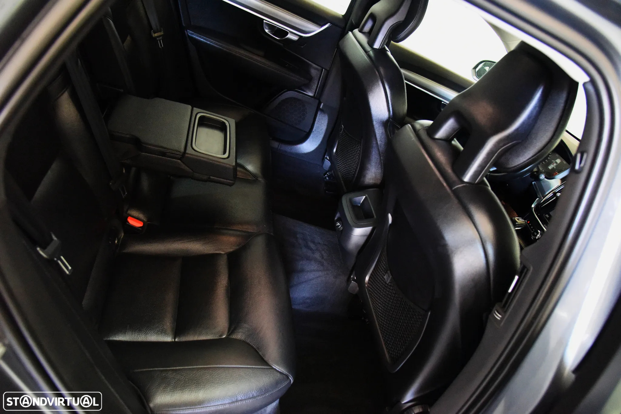 Volvo V90 2.0 D4 Momentum Geartronic - 21