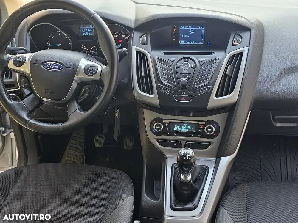 FORD Focus 2011 — imagine 13