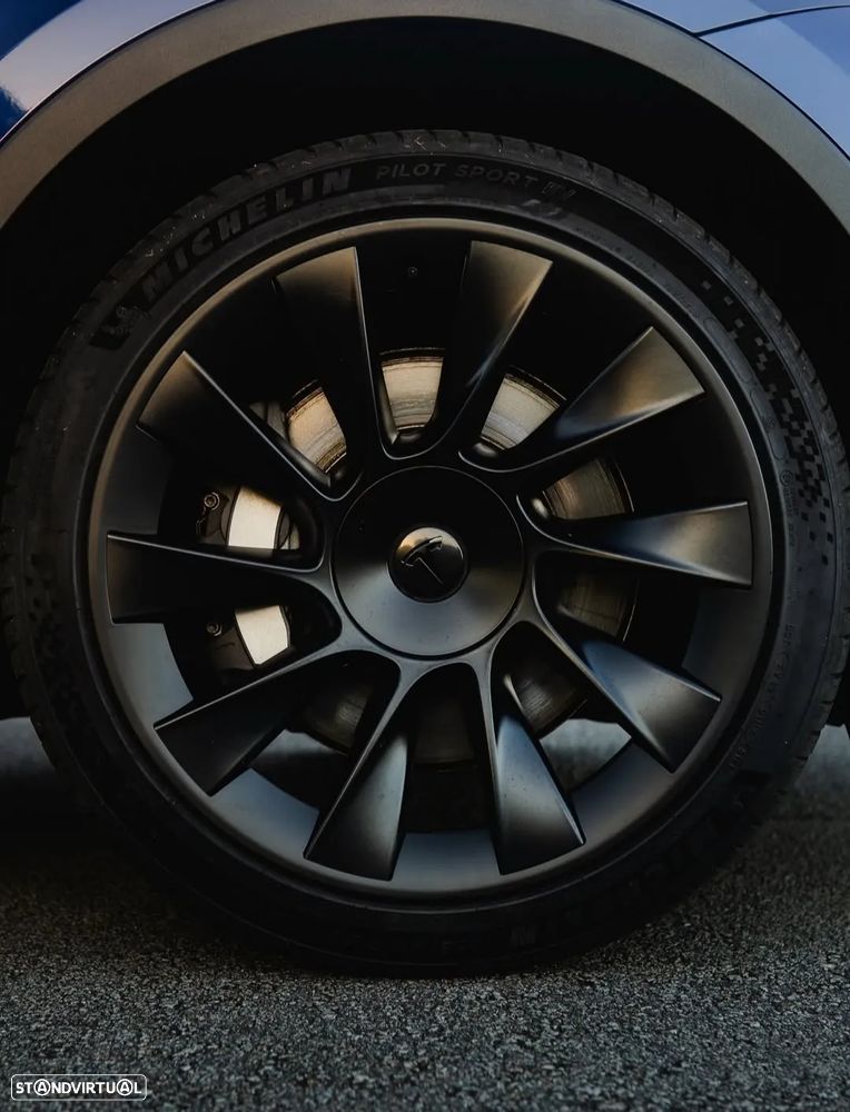 Tesla Model Y Long Range Dual Motor AWD - 29