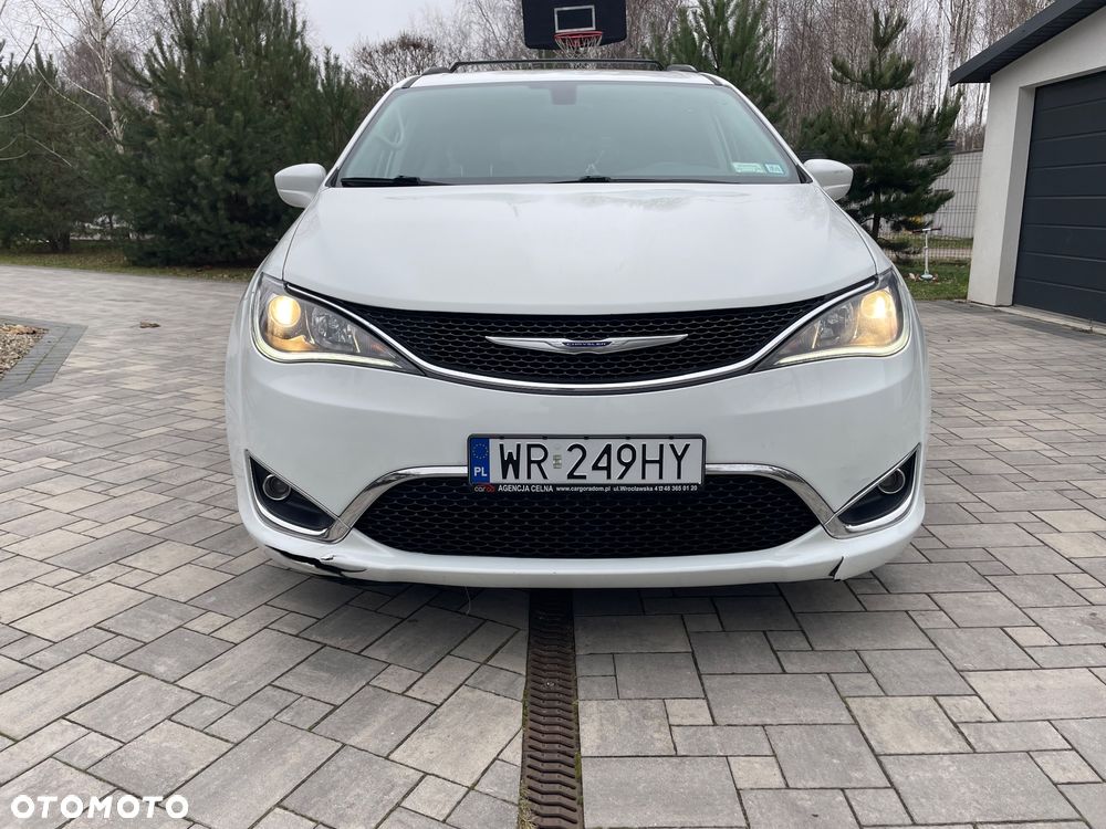 Chrysler Pacifica - 2