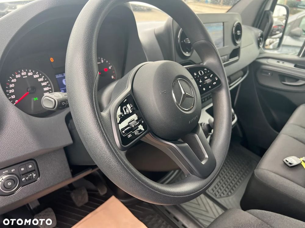 Mercedes-Benz Sprinter - 36