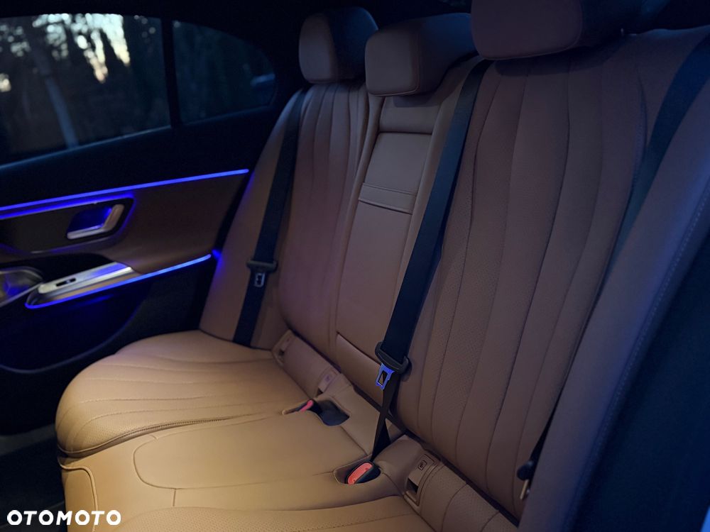 Mercedes-Benz Klasa E 220 d mHEV AMG 9G-Tronic - 40