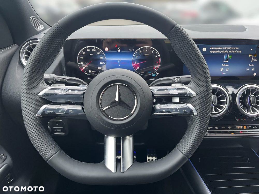 Mercedes-Benz GLA - 16