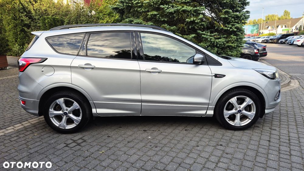 Ford Kuga 1.5 EcoBoost 2x4 ST-Line - 4