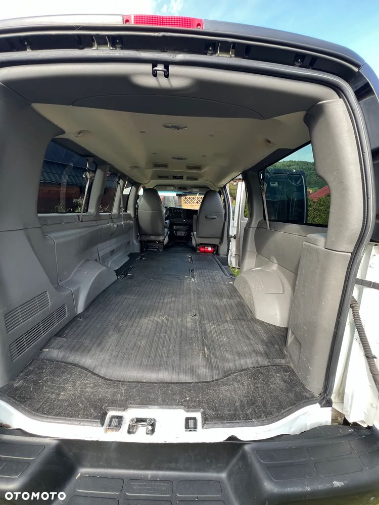 Chevrolet Express - 22