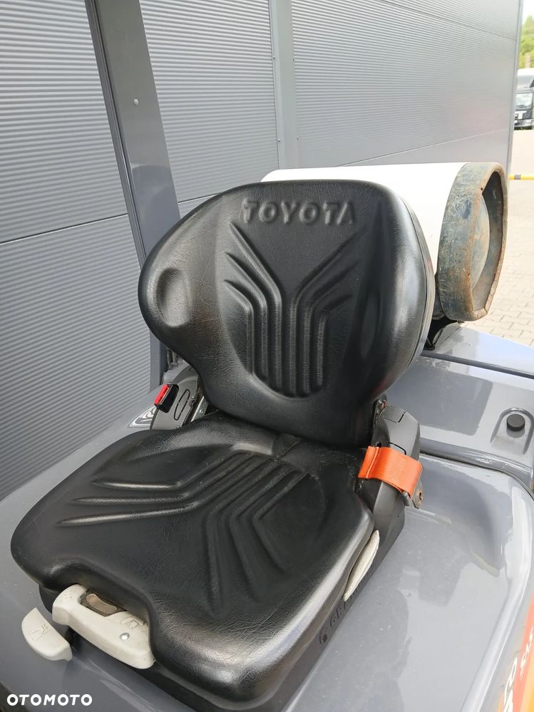 Toyota 02-8FGF18 - 8