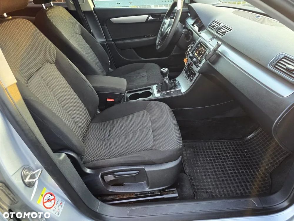 Volkswagen Passat 1.6 TDI Comfortline - 6