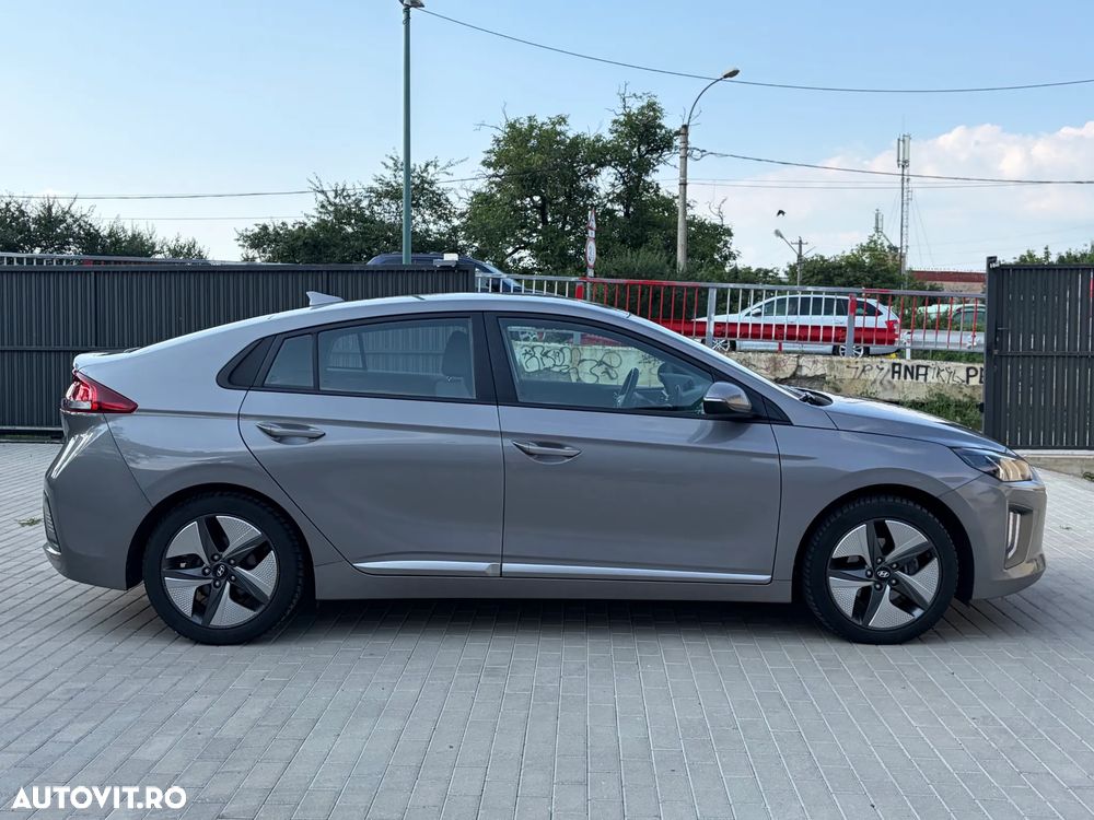 Hyundai IONIQ - 11