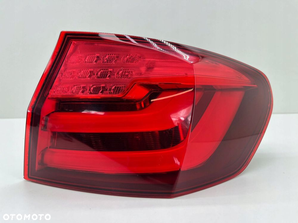 BMW 5 F11 PRAWA LAMPA TYŁ W BŁOTNIK LED 7203234 - 2