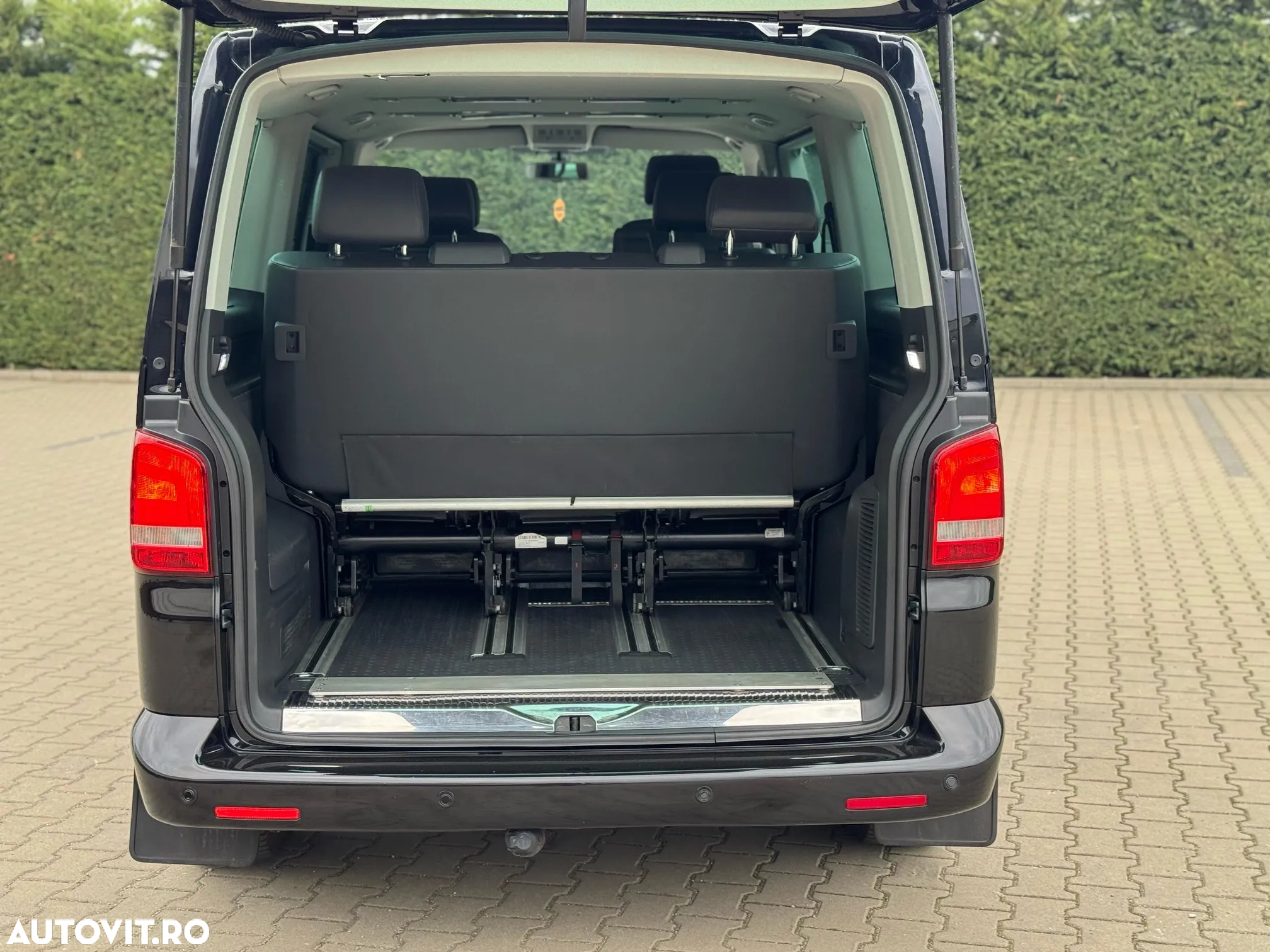 Volkswagen Multivan - 13