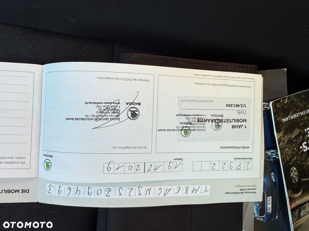 Skoda Fabia 1.0 MPI Cool Edition Red & Grey - 32