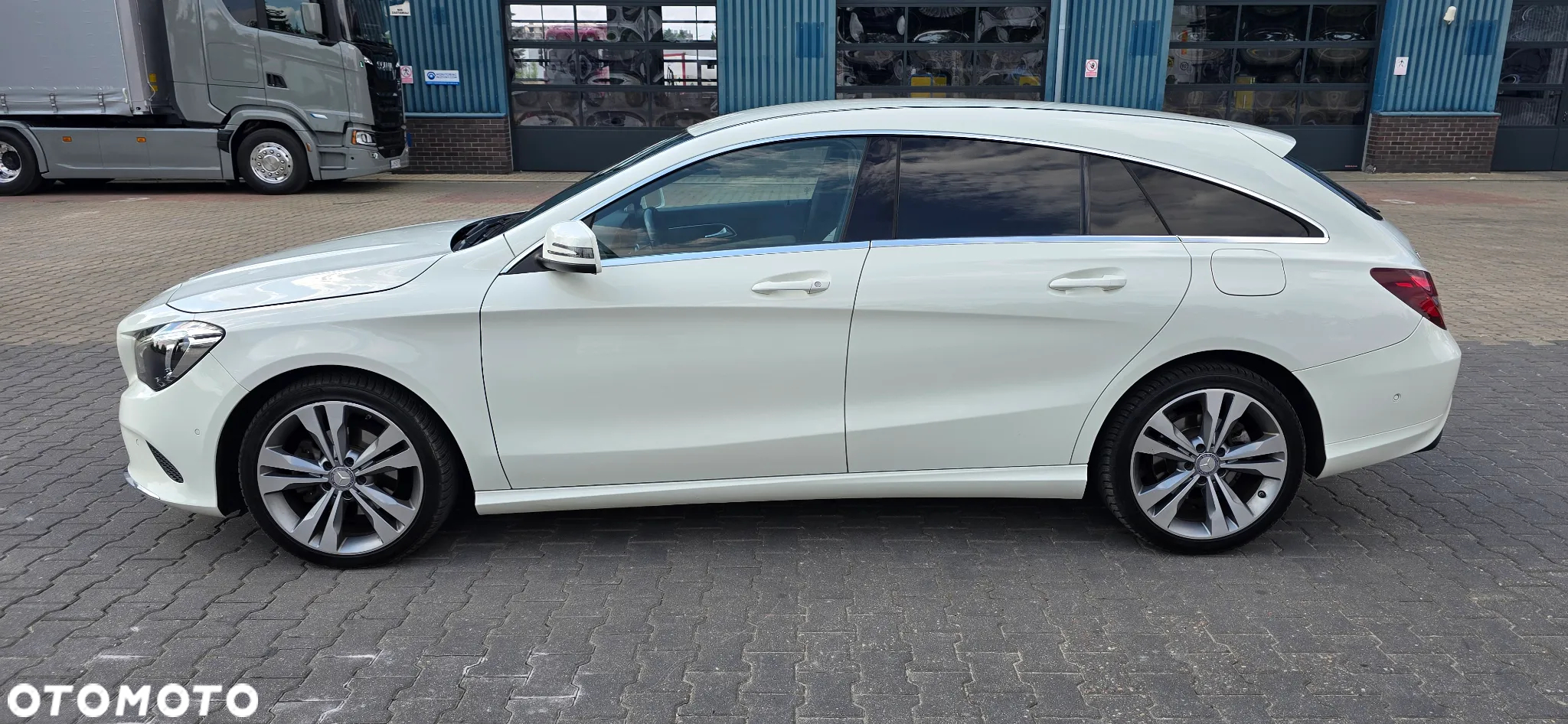 Mercedes-Benz CLA 200 7G-DCT Urban - 18