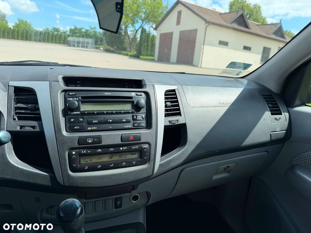 Toyota Hilux - 10