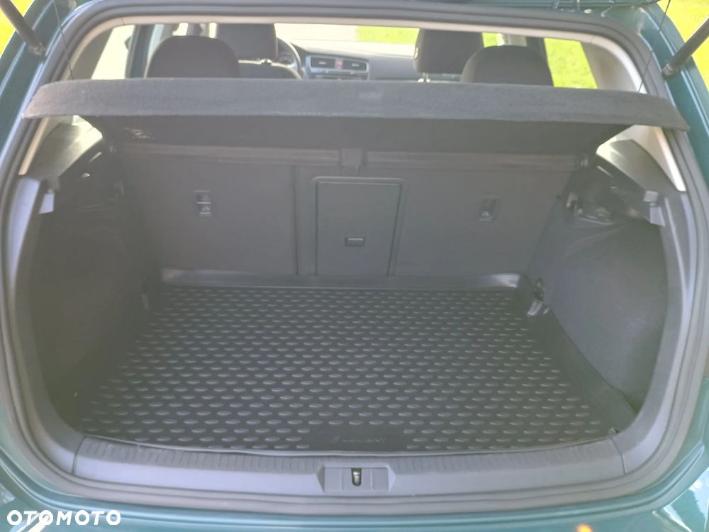 Volkswagen Golf - 10