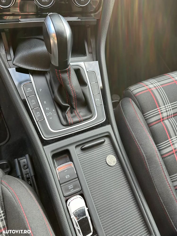 Volkswagen Golf - 27