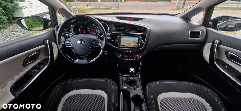 Kia Ceed 1.6 GDI Dream Team Edition - 22