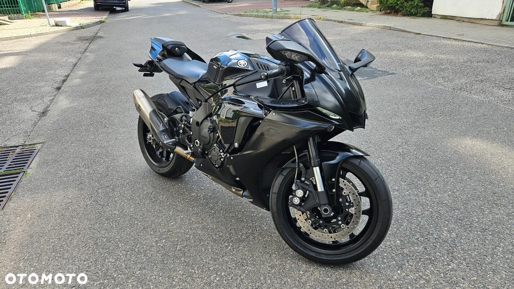Yamaha R1 - 1