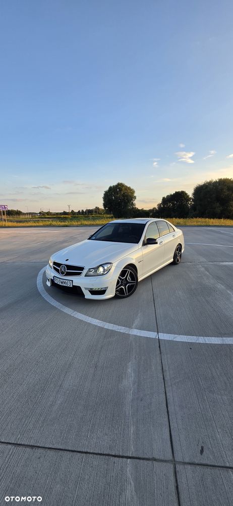 Mercedes-Benz Klasa C 63 AMG - 12