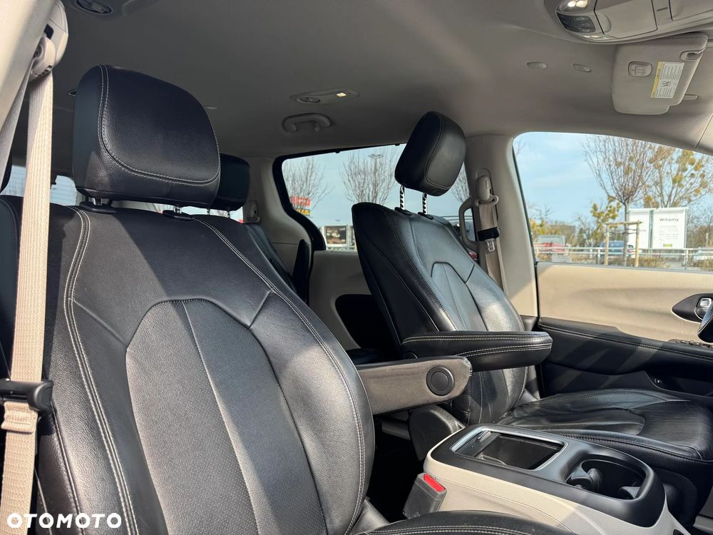 Chrysler Pacifica - 14