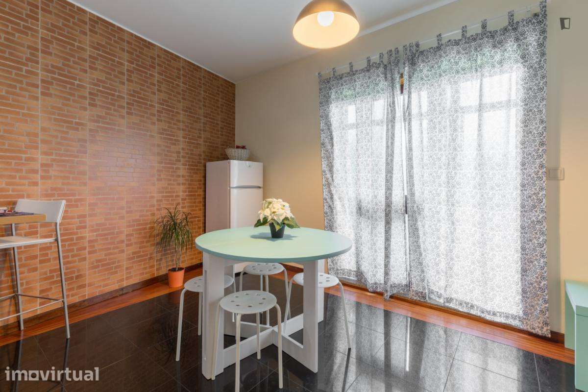 Quarto - localizado em Rio Tinto Porto - Grande imagem: 2/26