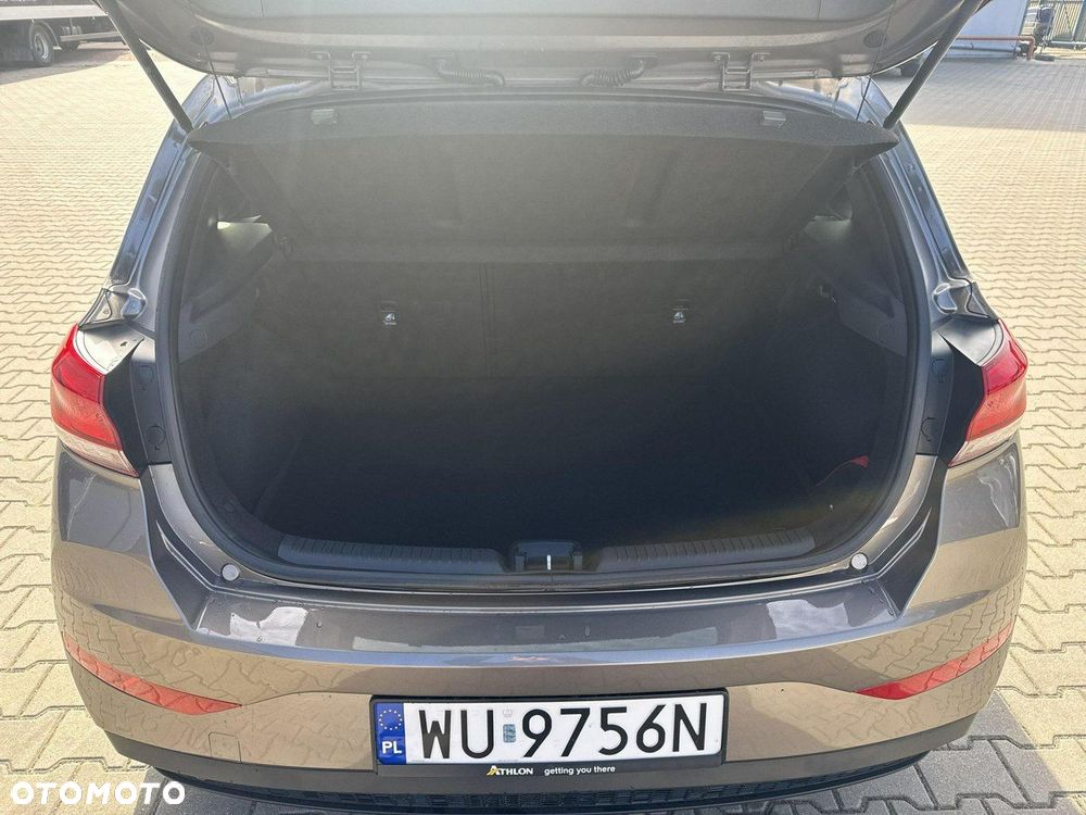 Hyundai i30 1.5 DPI Classic + - 16