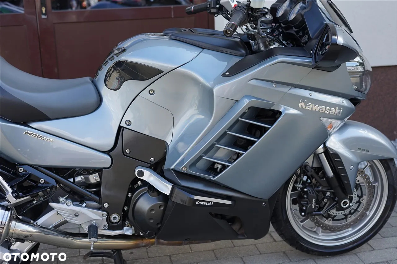 Kawasaki GTR - 9