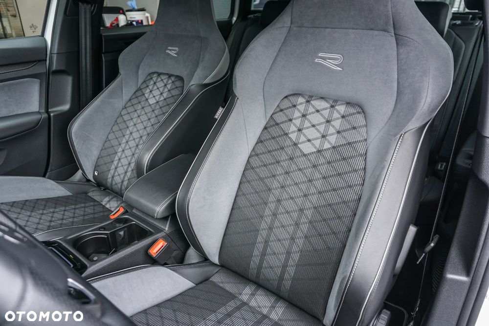 Volkswagen Golf 1.5 eTSI mHEV R-Line DSG - 25