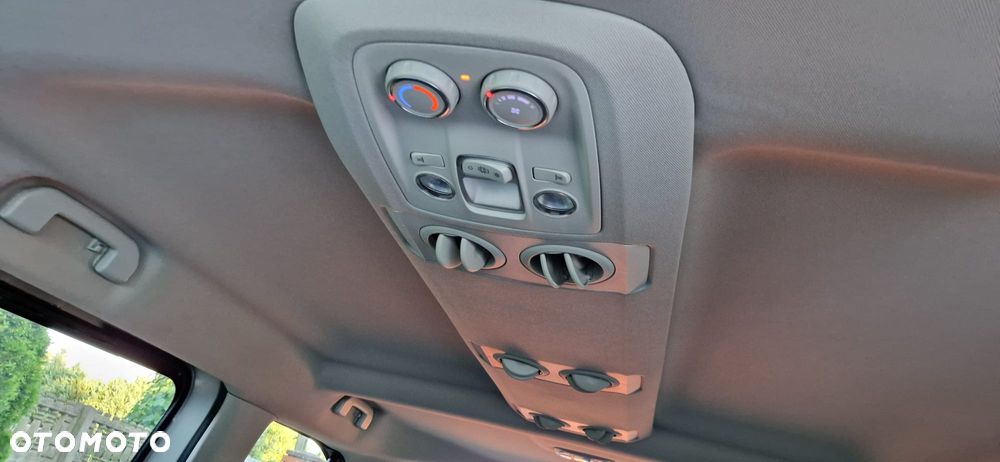 Peugeot Traveller - 16