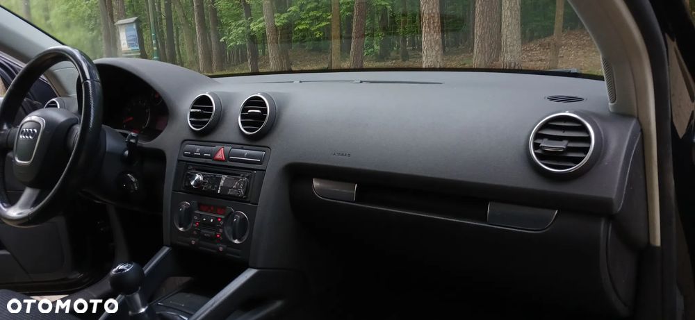 Audi A3 3-drzwiowe 1.6 Attraction - 11