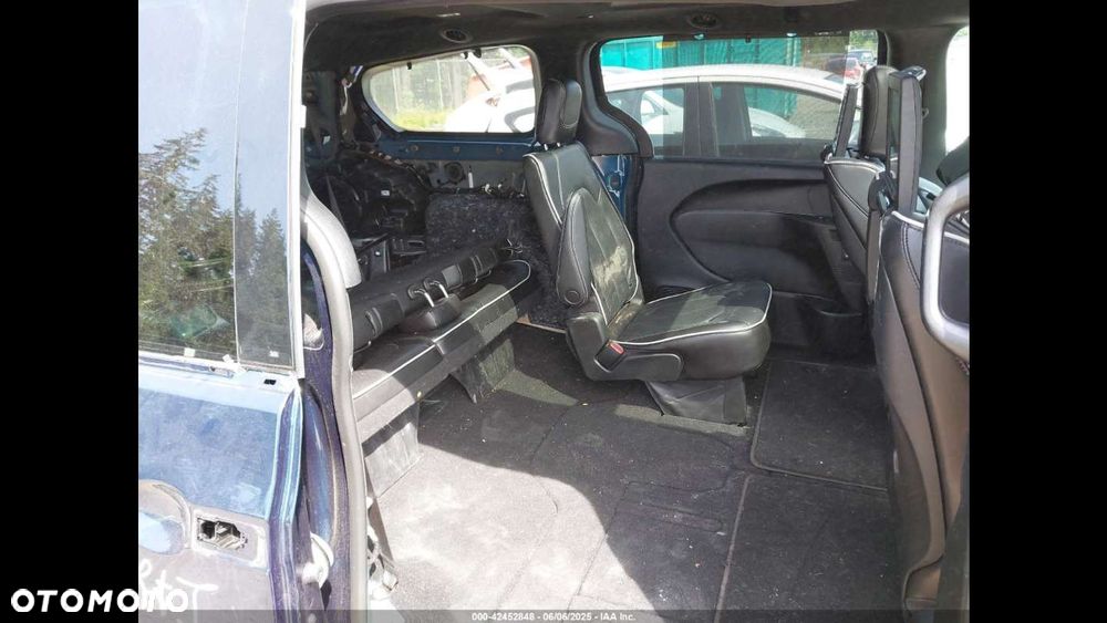 Chrysler Pacifica - 8