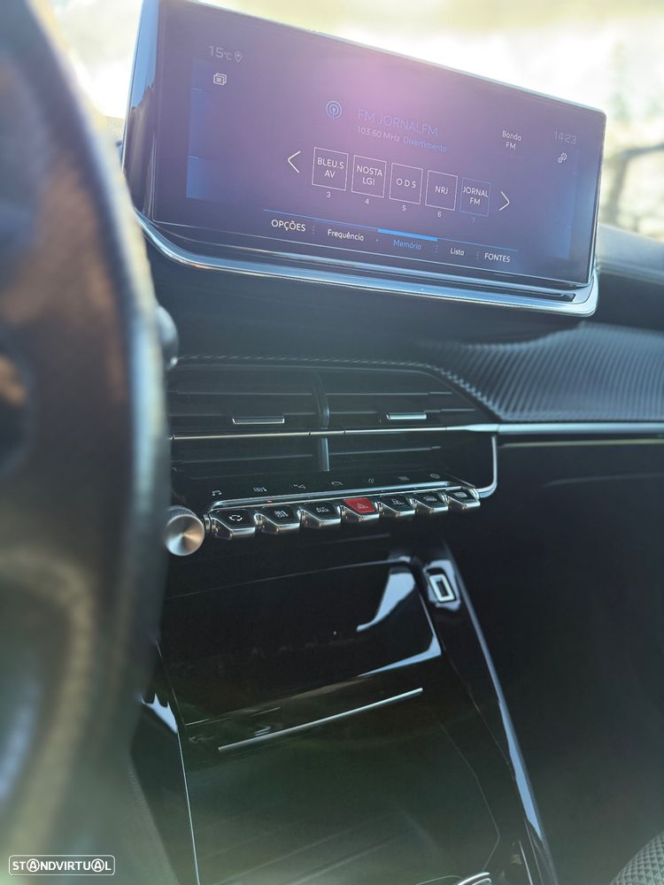 Peugeot 2008 PureTech 130 EAT8 GT Pack - 22