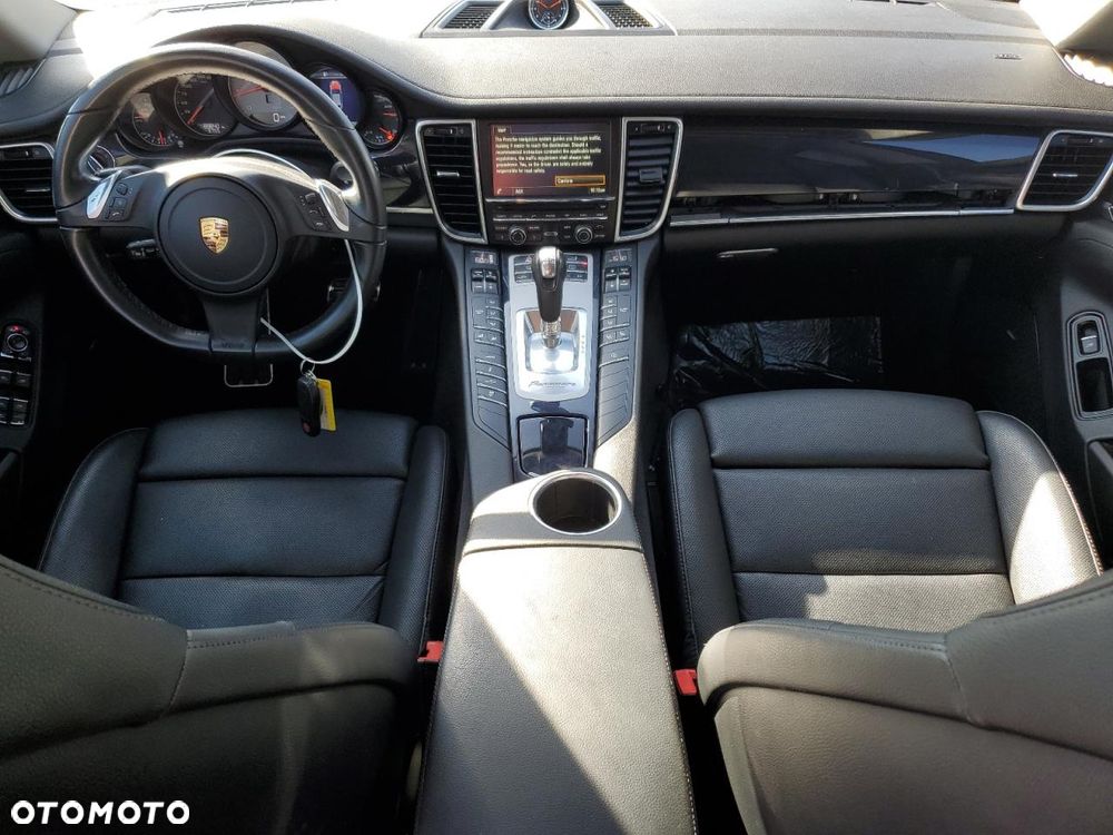 Porsche Panamera ver-4 - 9