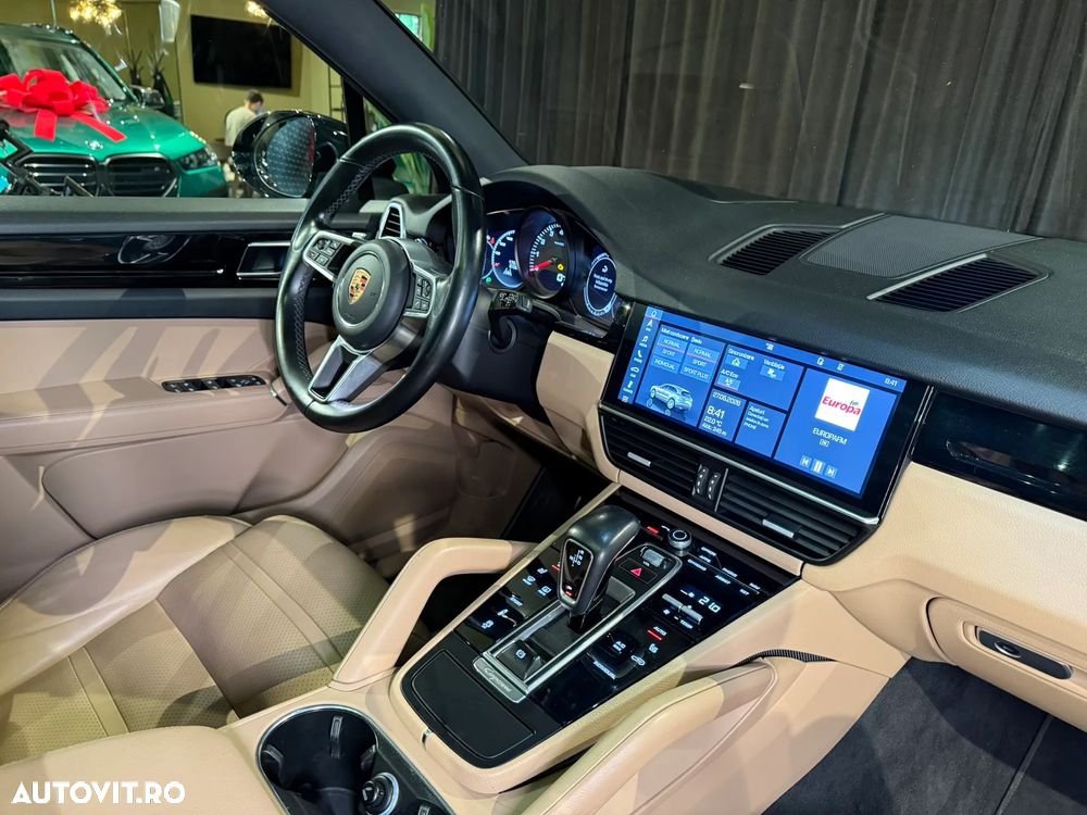 Porsche Cayenne - 22