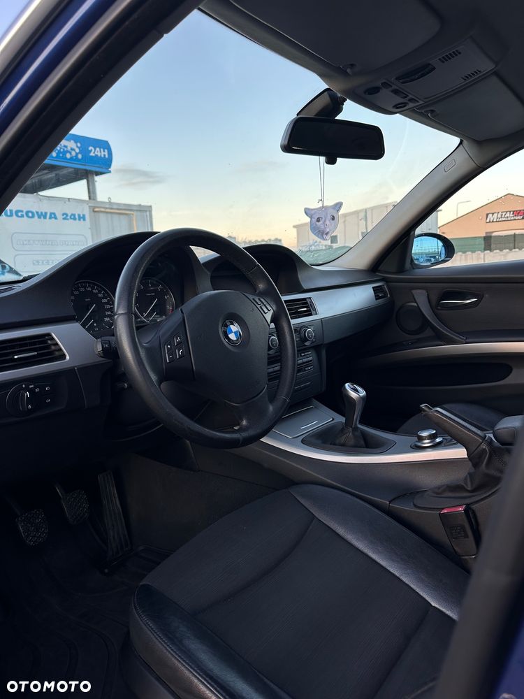 BMW Seria 3 325i - 23