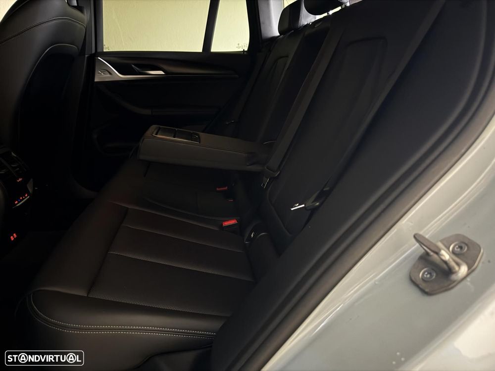 BMW X3 30 e xDrive Pack M — fotografia 38