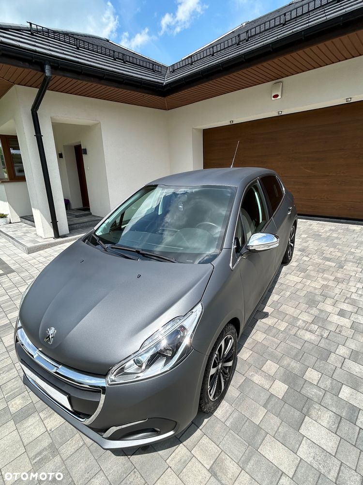 Peugeot 208 - 8